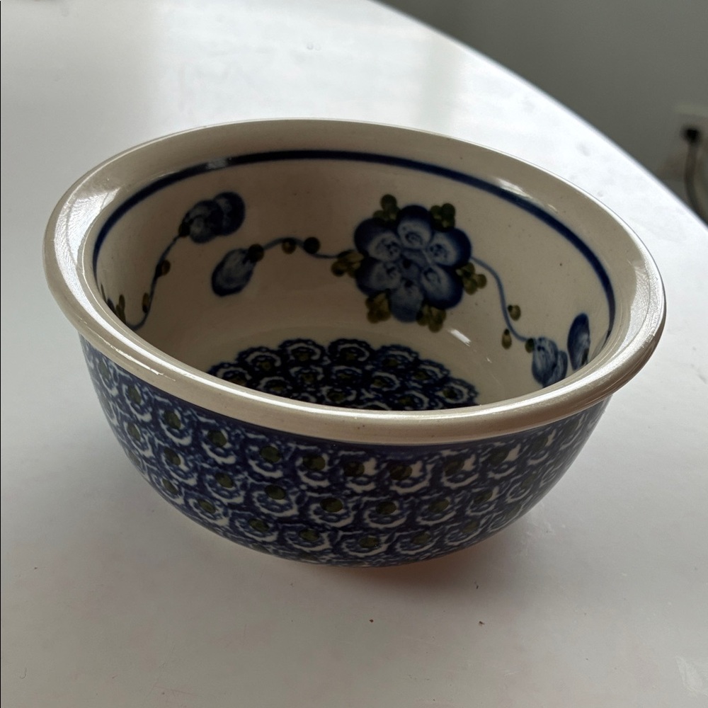 Beautiful polish pottery fruit, soup, cereal, dip, candy bowl